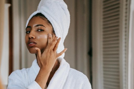 The Ultimate Guide to Natural Skin Lightening Creams for a Radiant Complexion
